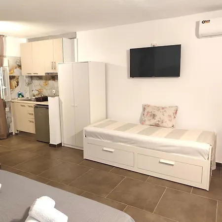 Alexandros Ii Hotel *