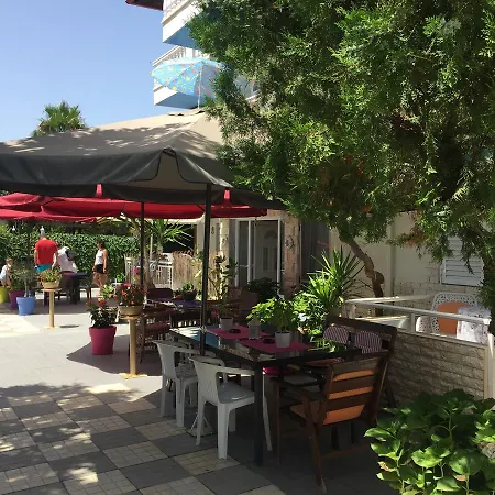 Alexandros Ii מלון