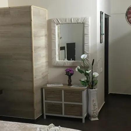 מלון Alexandros Ii